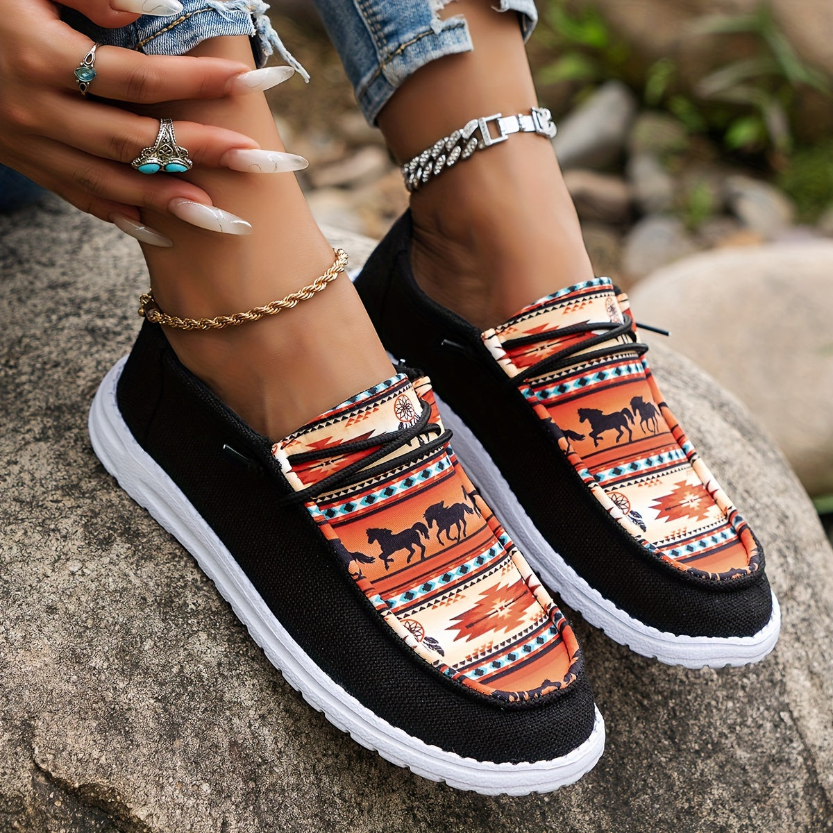 Women'S Casual Round Toe Slip-on Flat Sneakers, All-season, Black and Blue, Thousand Li Horse Pattern Canvas Fabric, Breathable, Non-slip, EVA Sole, Positioning Printing, Hand Wash, Fabric Upper and Inner Material with Elasti