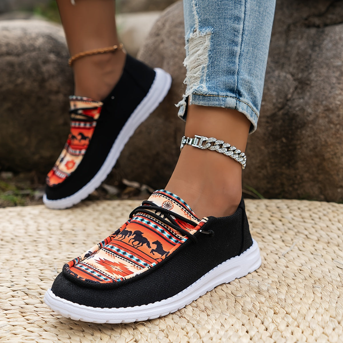 Women'S Casual Round Toe Slip-on Flat Sneakers, All-season, Black and Blue, Thousand Li Horse Pattern Canvas Fabric, Breathable, Non-slip, EVA Sole, Positioning Printing, Hand Wash, Fabric Upper and Inner Material with Elasti