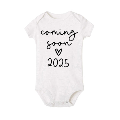 Baby Announcement Coming Soon 2025 Newborn Baby Bodysuits Summer Boys Girls Romper Body Pregnancy Reveal Clothes