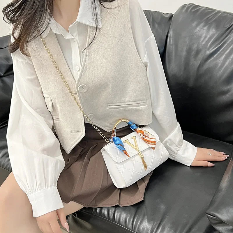 New Fashion Niche Square Patterned Embossed Silk Scarf Decoration V-pattern Tassel Lock Chain Single Shoulder Small Square Bag