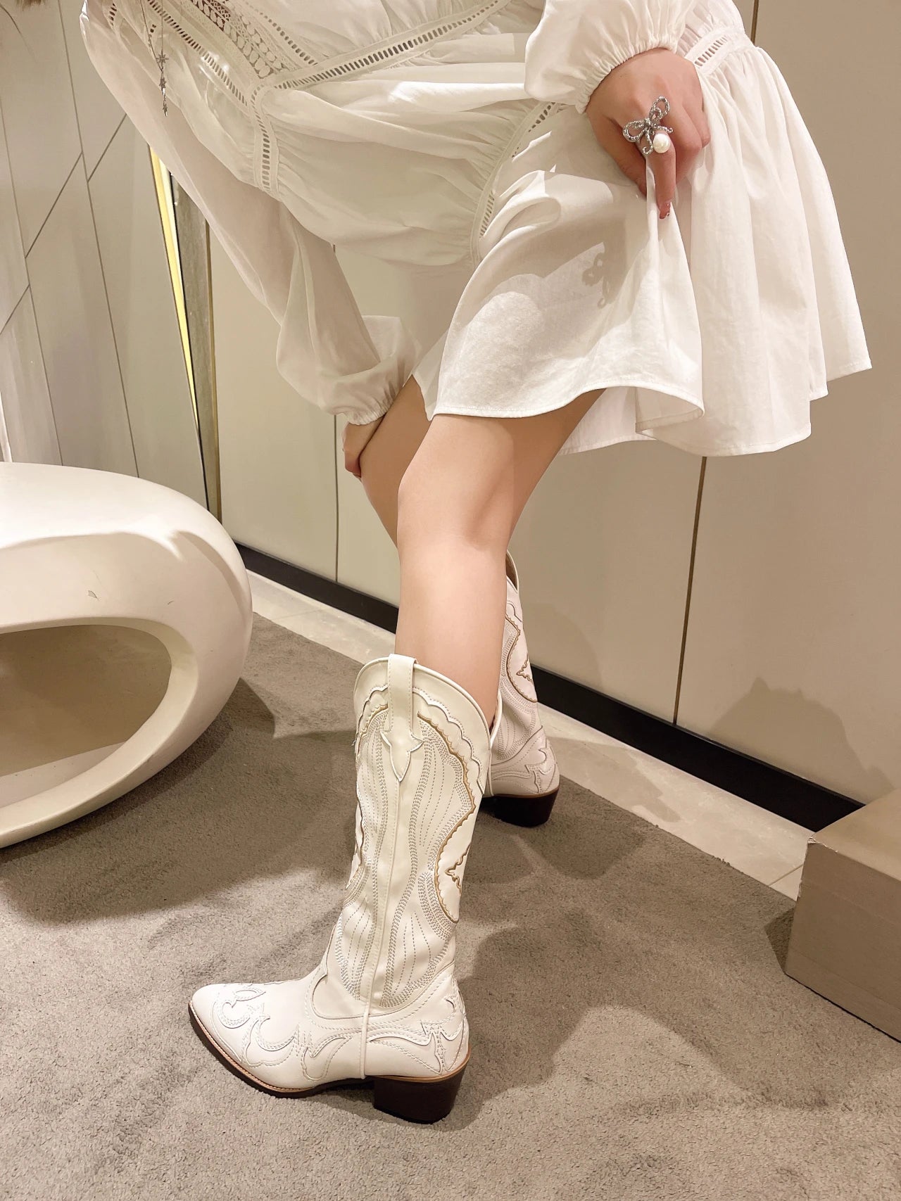 Autumn New Retro Embroidered Knight Boots Pointed Toe Thick Heel Mid-Tube Color Matching Fashion Luxury Western Cowboy Boots Q65