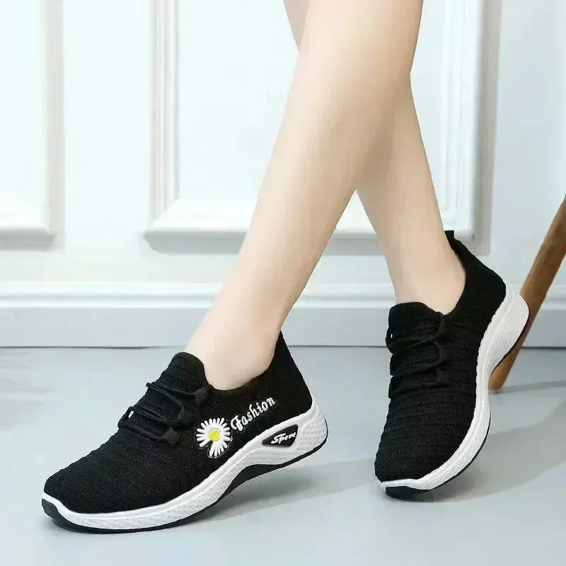 New Daisy Breathable Mesh Shoes Versatile Casual Shoes Lightweight Soft Bottom Anti slip Sports Shoes Walking Shoes