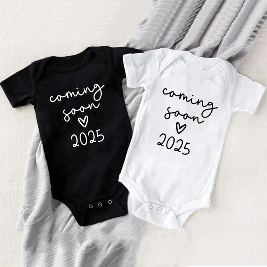 Baby Announcement Coming Soon 2025 Newborn Baby Bodysuits Summer Boys Girls Romper Body Pregnancy Reveal Clothes