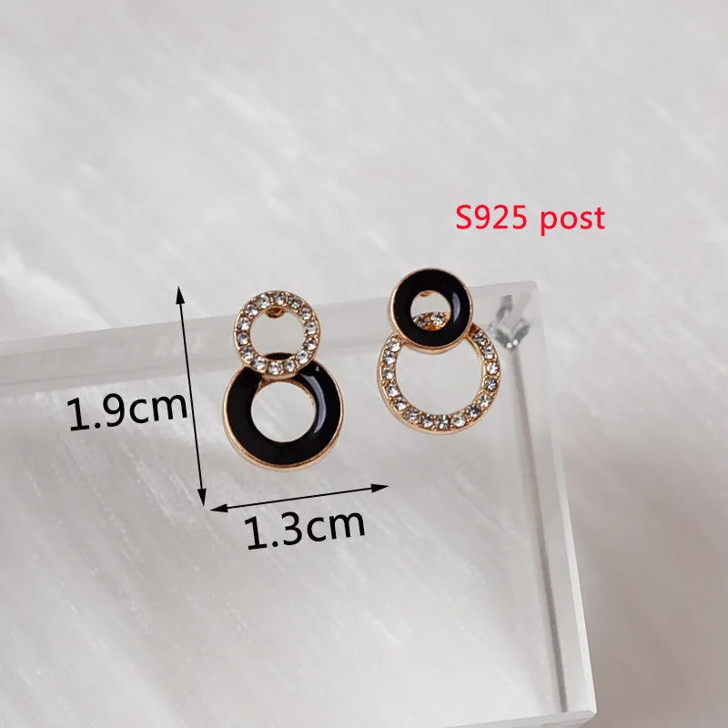 Fashion Women's Asymmetrical Earrings Hollow Out Black Round Stud Earrings Acrylic Crystal Jewelry Accessories pendientes mujer