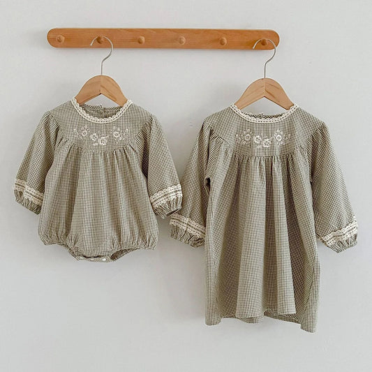 Autumn Spring Baby Girl Party Dress Long Sleeved Cotton Lattice Embroidery Sister Clothes Kids Princess Dress Baby Girl Rompers