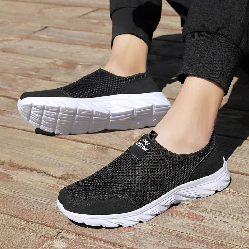 39-47 Lightweight Men's Casual Shoes Outdoor Breathable Male Casual Sneakers Anti-slip Men Walking Shoes Soft Flats Slip on 2024