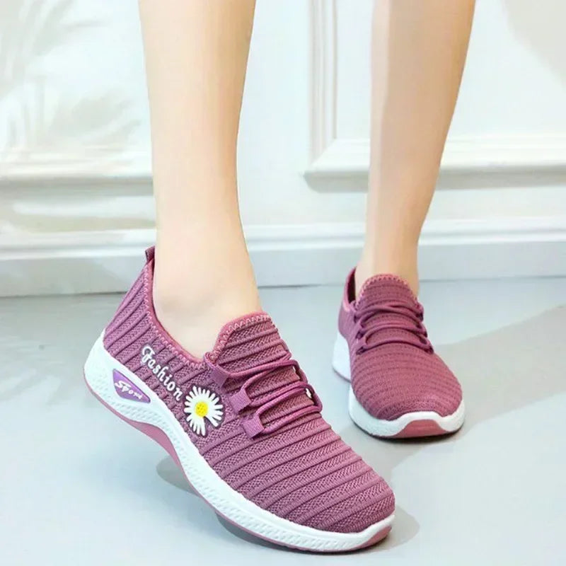 New Daisy Breathable Mesh Shoes Versatile Casual Shoes Lightweight Soft Bottom Anti slip Sports Shoes Walking Shoes