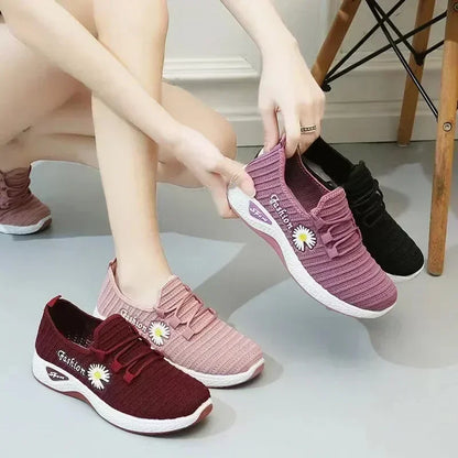 New Daisy Breathable Mesh Shoes Versatile Casual Shoes Lightweight Soft Bottom Anti slip Sports Shoes Walking Shoes