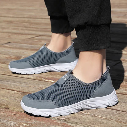 39-47 Lightweight Men's Casual Shoes Outdoor Breathable Male Casual Sneakers Anti-slip Men Walking Shoes Soft Flats Slip on 2024