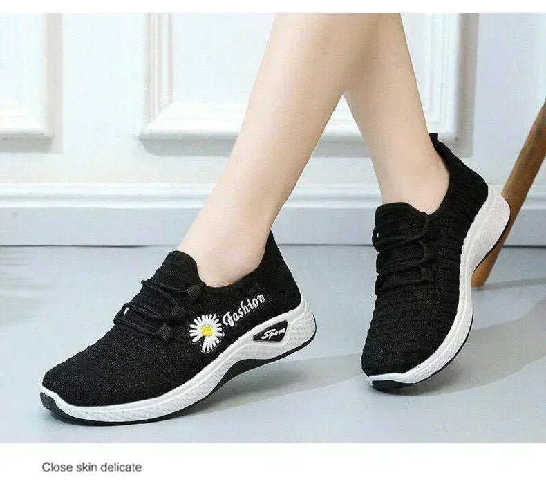 New Daisy Breathable Mesh Shoes Versatile Casual Shoes Lightweight Soft Bottom Anti slip Sports Shoes Walking Shoes