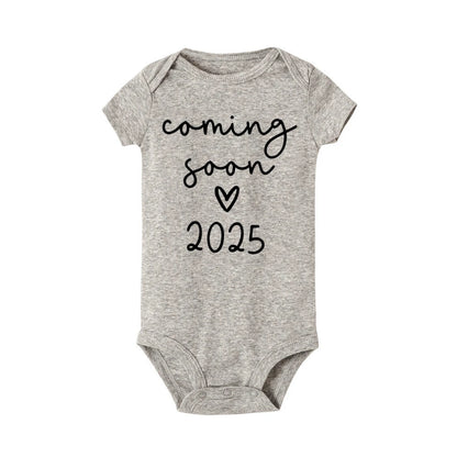 Baby Announcement Coming Soon 2025 Newborn Baby Bodysuits Summer Boys Girls Romper Body Pregnancy Reveal Clothes