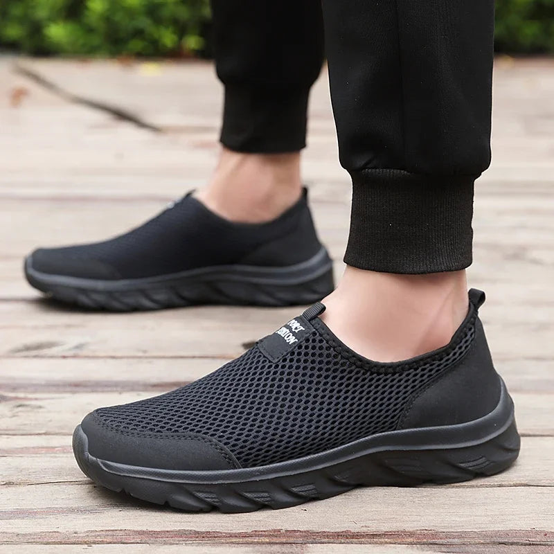 39-47 Lightweight Men's Casual Shoes Outdoor Breathable Male Casual Sneakers Anti-slip Men Walking Shoes Soft Flats Slip on 2024