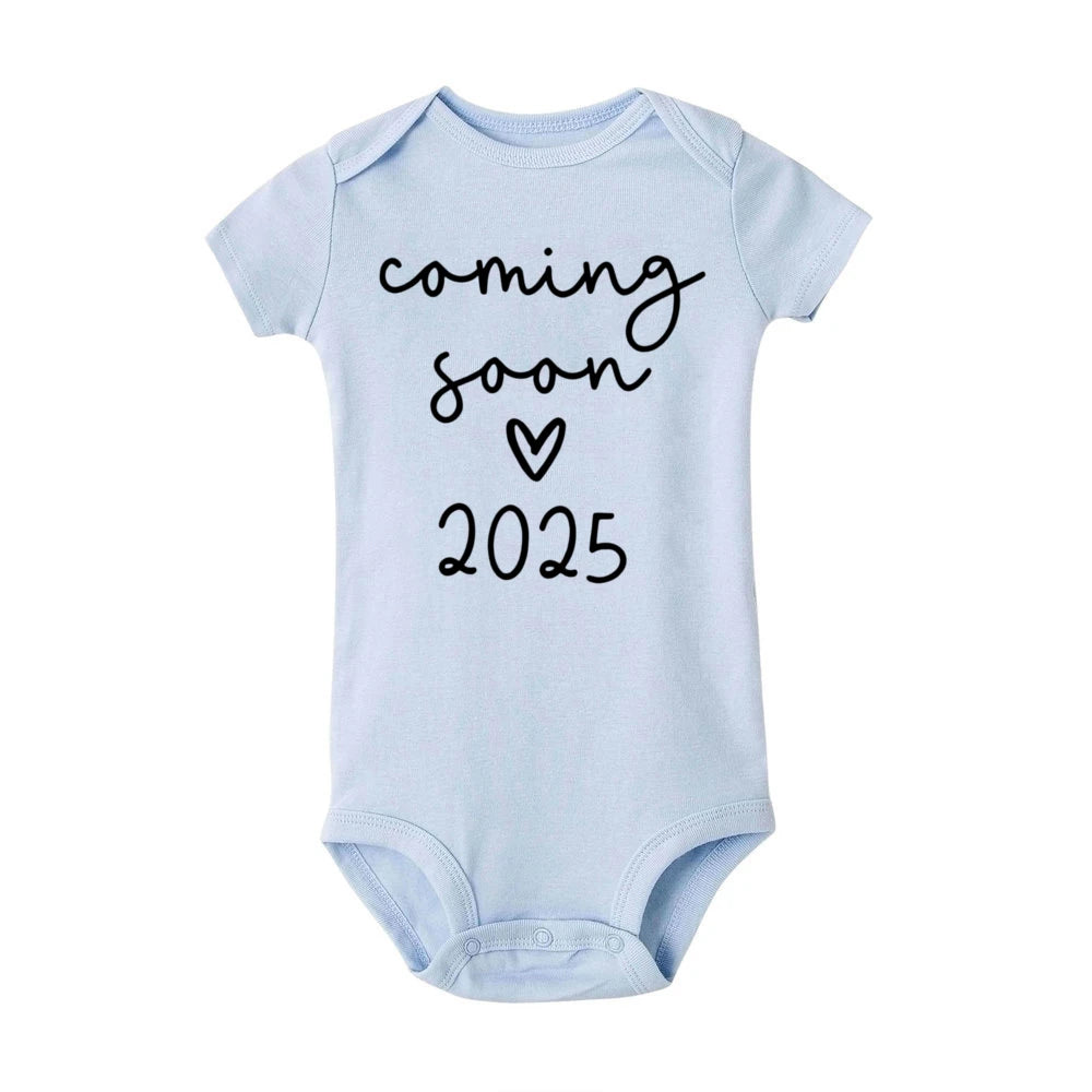 Baby Announcement Coming Soon 2025 Newborn Baby Bodysuits Summer Boys Girls Romper Body Pregnancy Reveal Clothes