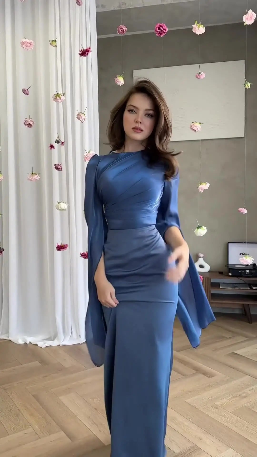 2024 New Women Fashionable Elegant Round Neck Bat Sleeve Waist Strap Dress Sexy Slimming Glass Yarn Large Skirt Satin Long Dress