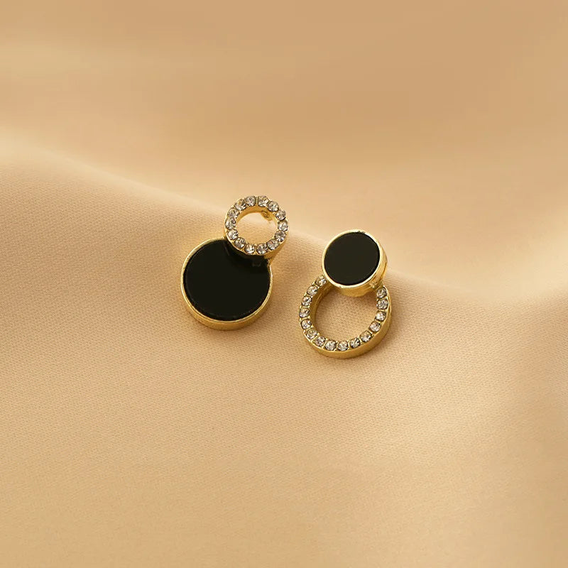 Fashion Women's Asymmetrical Earrings Hollow Out Black Round Stud Earrings Acrylic Crystal Jewelry Accessories pendientes mujer