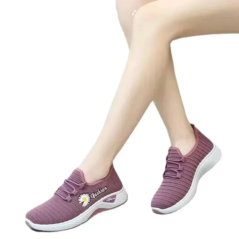 New Daisy Breathable Mesh Shoes Versatile Casual Shoes Lightweight Soft Bottom Anti slip Sports Shoes Walking Shoes