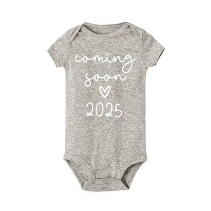 Baby Announcement Coming Soon 2025 Newborn Baby Bodysuits Summer Boys Girls Romper Body Pregnancy Reveal Clothes