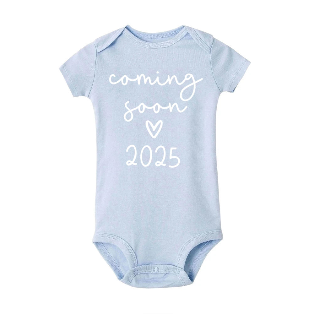 Baby Announcement Coming Soon 2025 Newborn Baby Bodysuits Summer Boys Girls Romper Body Pregnancy Reveal Clothes