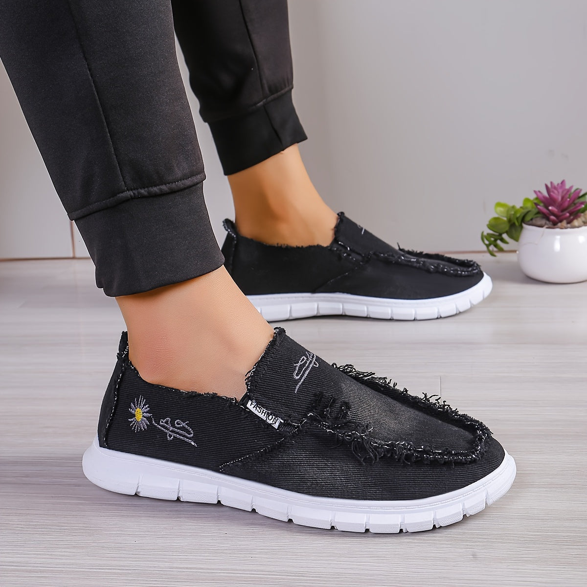 Unisex Casual Floral Embroidered Fabric Slip-on Shoes, Soft Anti-slip Durable, Plain Toe, All-season, Lightweight, Fabric Upper, Rubber Sole, Fabric Inner